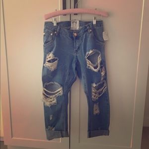 Low waist, relaxed hip, drop crotch, tapered leg